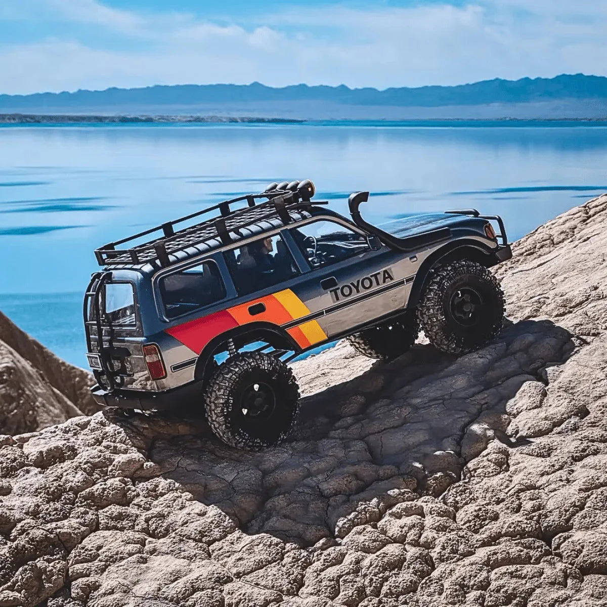 FCX10 Simulation Land Cruiser LC80 Climbing 1/10 Scale RC Electric Off-Road Vehicle Plastic Dual-Speed Linked Lights Outdoor Use